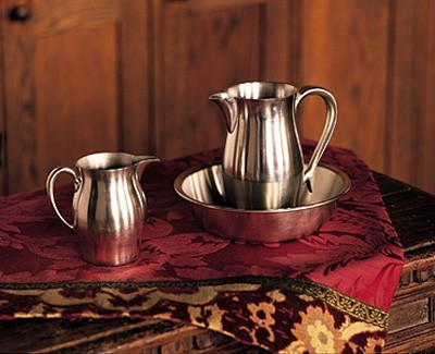 Linens & Vessels: furnishings for the Sacred Liturgy – The Holy Rood Guild